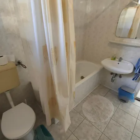 Kékturás-Tóra-Nyíló privát bérlemény