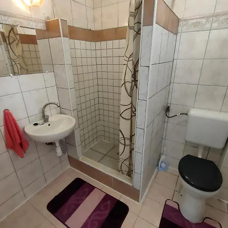 Hétvégi ház Kékturás-Tóra-Nyíló privát bérlemény Badacsonytomaj