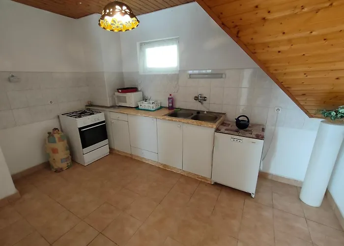 Kekturas-tora-nyilo Privat Berlemeny Kır Evi Badacsonytomaj