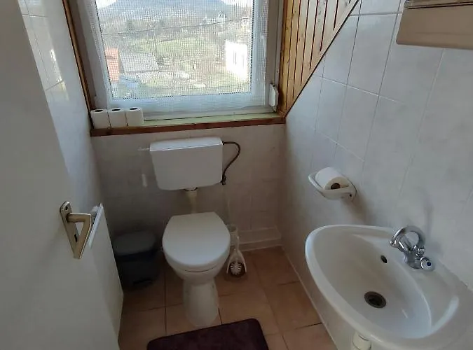 Kekturas-tora-nyilo Privat Berlemeny Kır Evi *